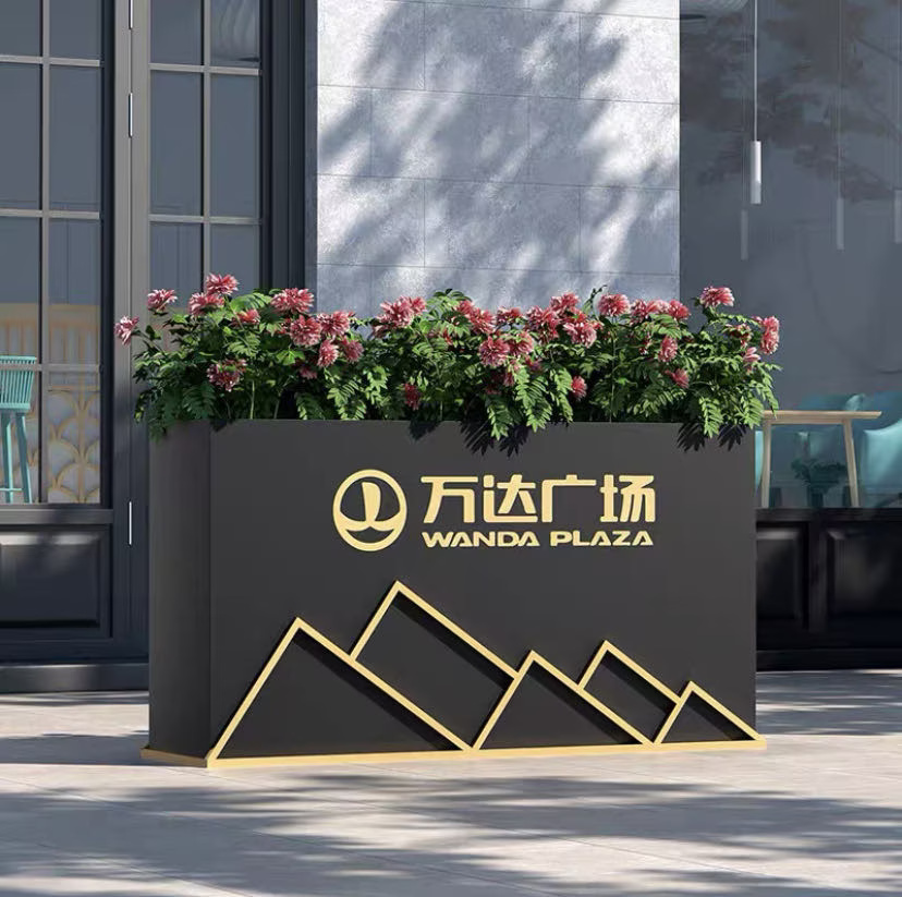 深圳龙岗万达广场花箱定制项目：泉州良一工艺品有限公司标杆工程案例