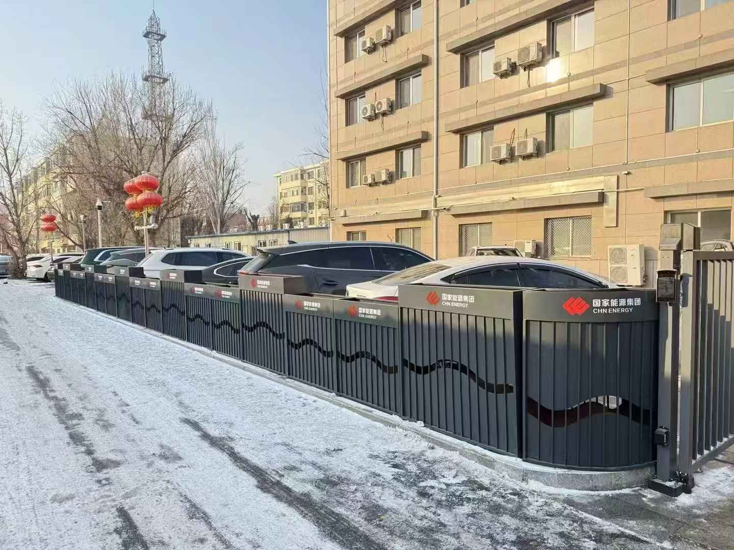 韶关“丹霞红·客家情”滨江售楼部示范区花箱定制项目：泉州良一工艺品有限公司标杆工程案例