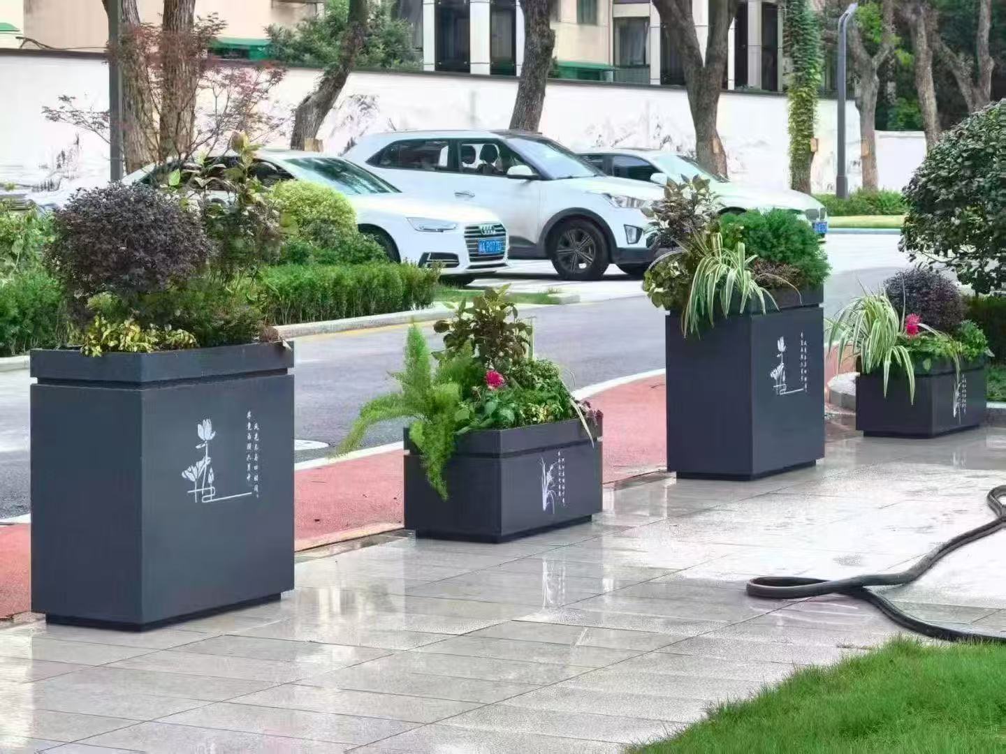 济南“泉城”明府城片区及济南中央商务区花箱定制项目：泉州良一工艺品有限公司标杆工程案例