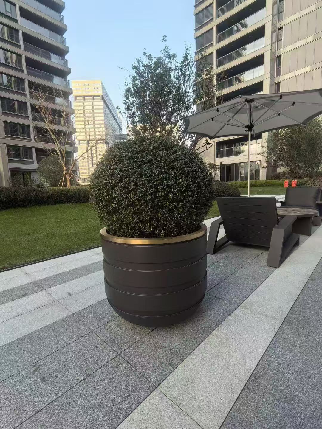 德阳“三星堆文化长廊”及重型装备产业园区花箱定制项目：泉州良一工艺品有限公司标杆工程案例