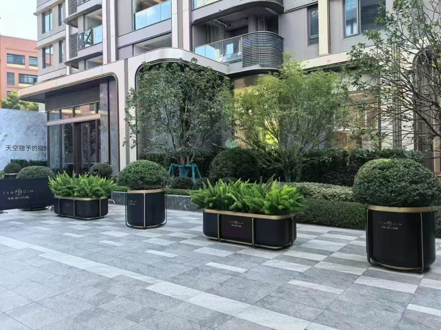 攀枝花“阳光花城”城市主干道及康养示范区花箱定制项目：泉州良一工艺品有限公司标杆工程案例
